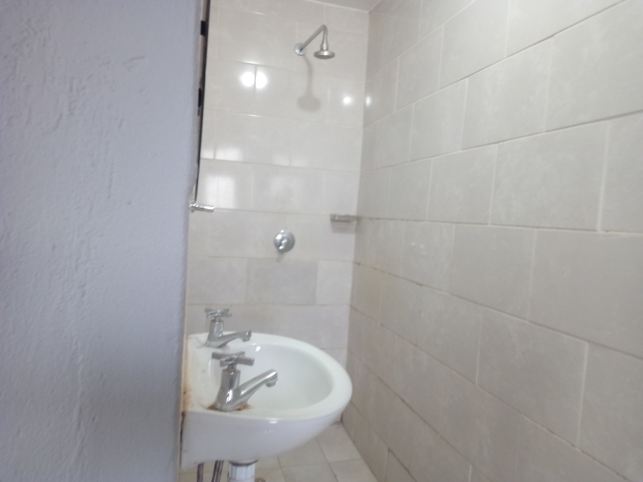 To Let 1 Bedroom Property for Rent in Blairgowrie Gauteng