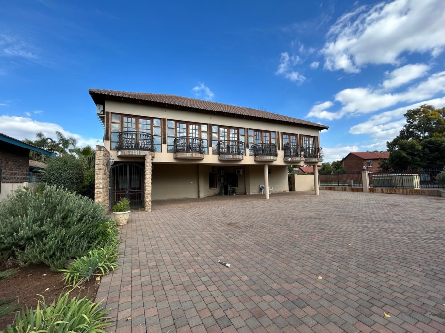 12 Bedroom Property for Sale in Wierda Park Gauteng