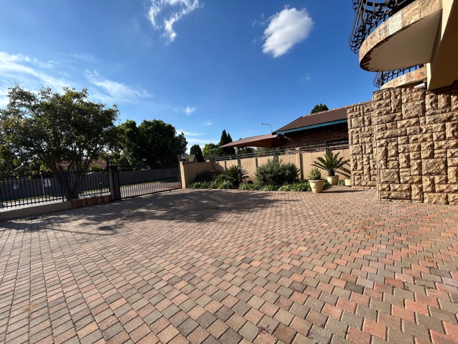 12 Bedroom Property for Sale in Wierda Park Gauteng
