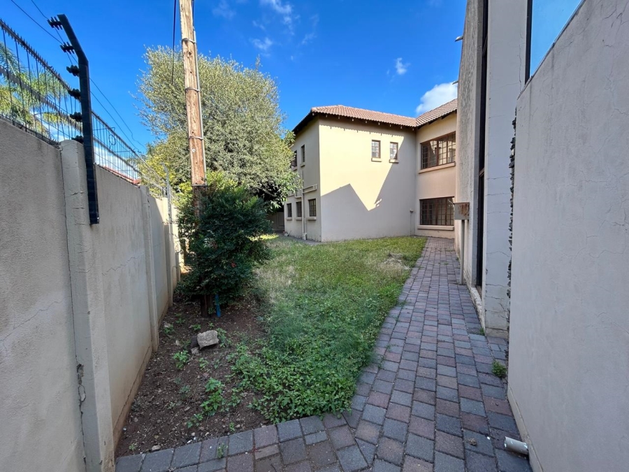 12 Bedroom Property for Sale in Wierda Park Gauteng