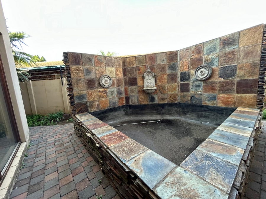 12 Bedroom Property for Sale in Wierda Park Gauteng