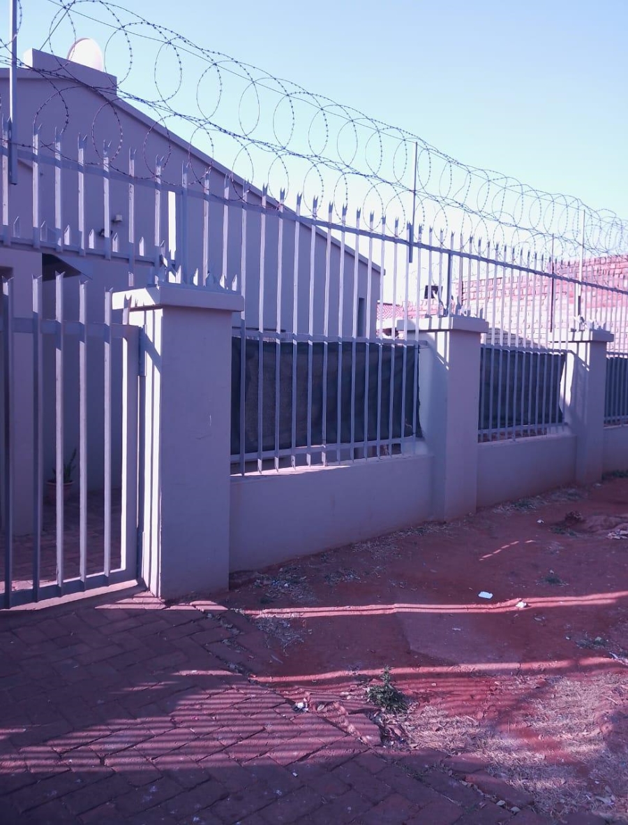 To Let 2 Bedroom Property for Rent in Laudium Gauteng