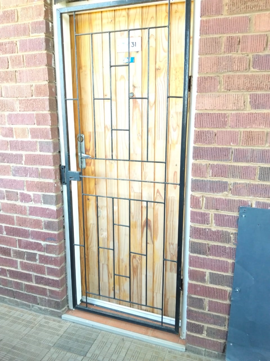 To Let 2 Bedroom Property for Rent in Laudium Gauteng