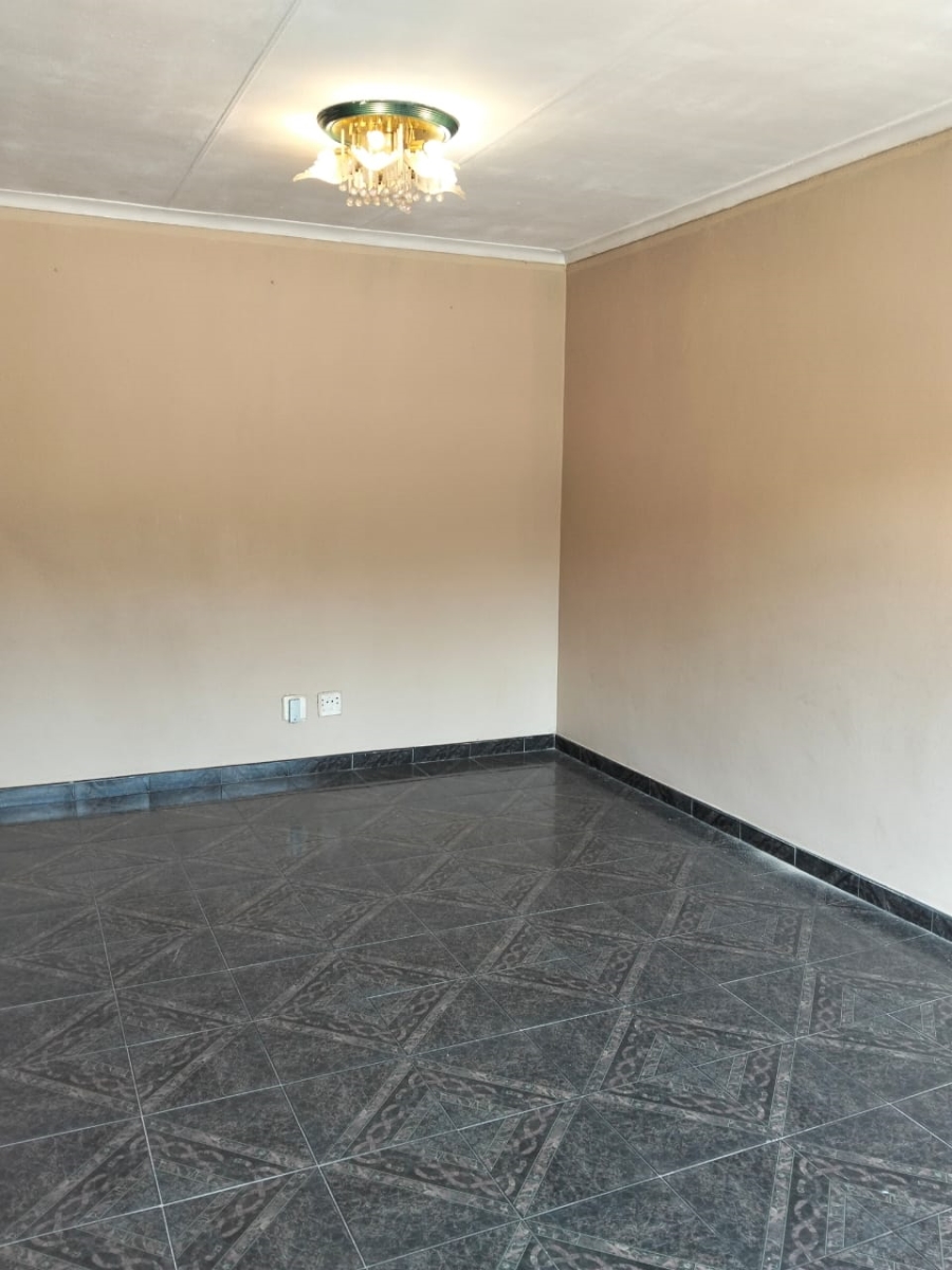 To Let 2 Bedroom Property for Rent in Laudium Gauteng