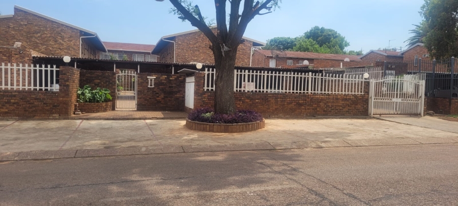 To Let 3 Bedroom Property for Rent in Erasmia Gauteng