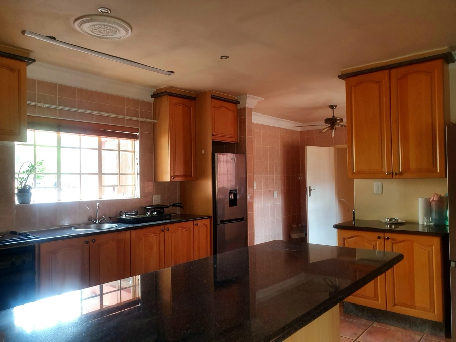 7 Bedroom Property for Sale in Eldo Glen Gauteng