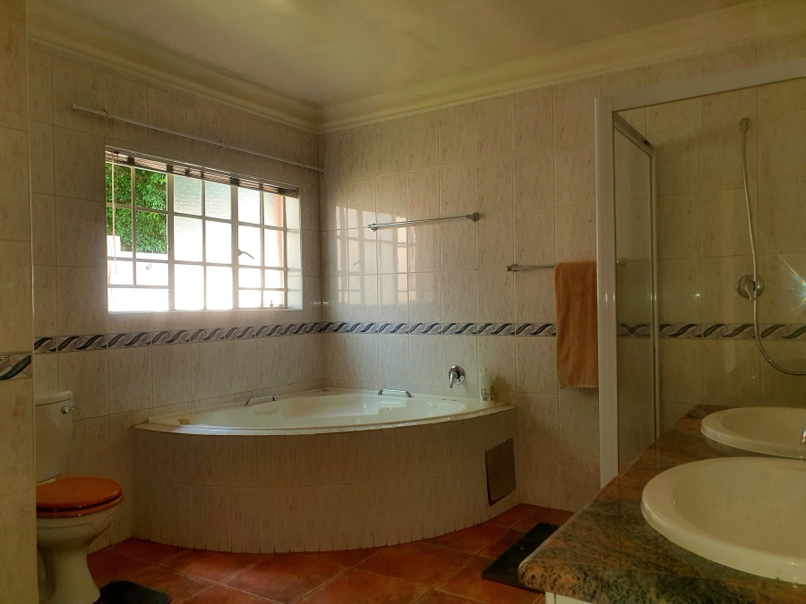 7 Bedroom Property for Sale in Eldo Glen Gauteng
