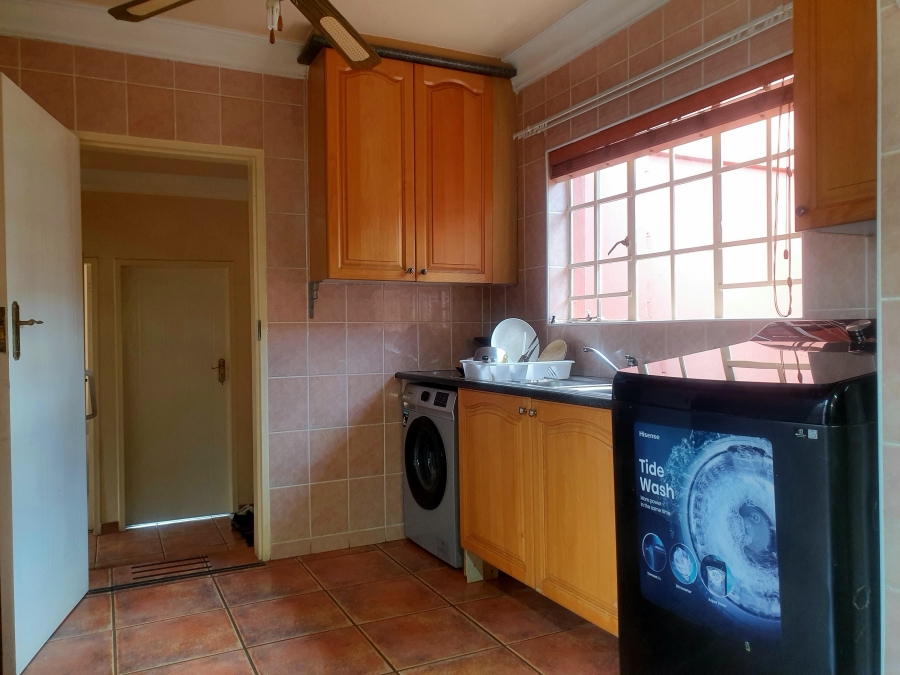 7 Bedroom Property for Sale in Eldo Glen Gauteng