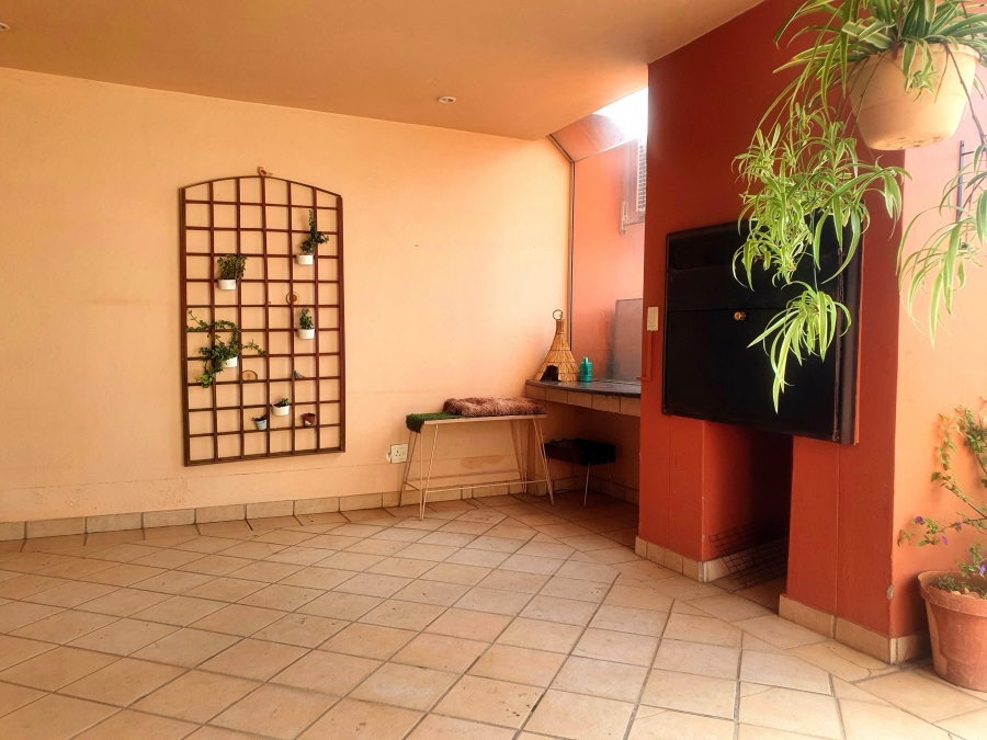 7 Bedroom Property for Sale in Eldo Glen Gauteng