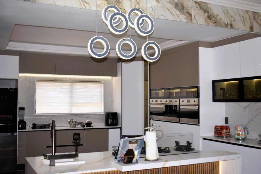 4 Bedroom Property for Sale in Kosmosdal Gauteng