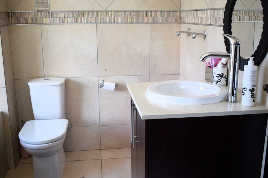 4 Bedroom Property for Sale in Kosmosdal Gauteng