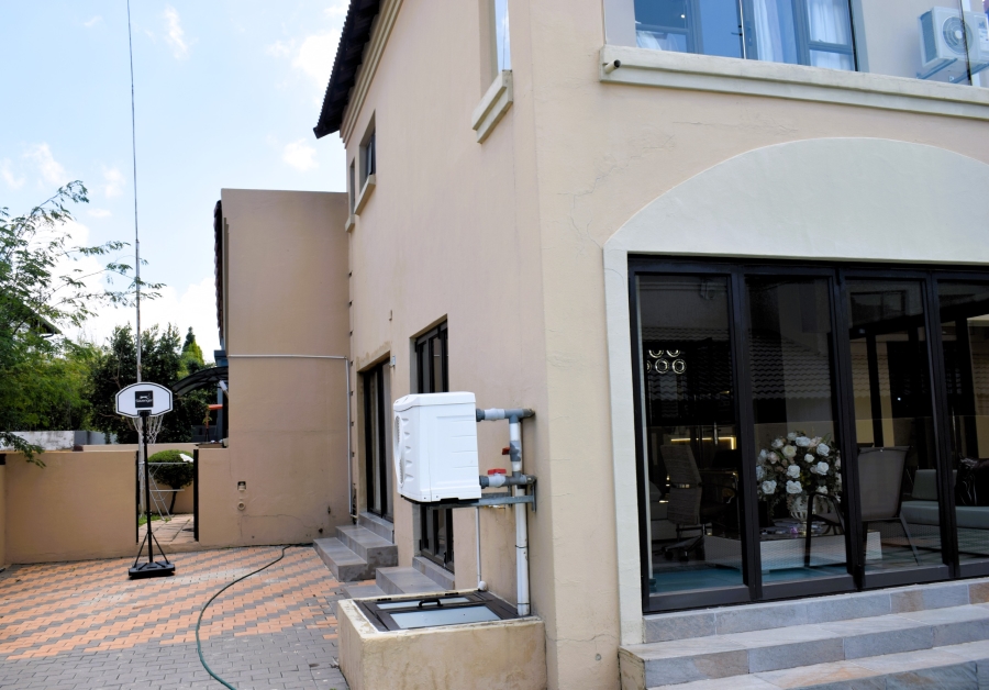 4 Bedroom Property for Sale in Kosmosdal Gauteng