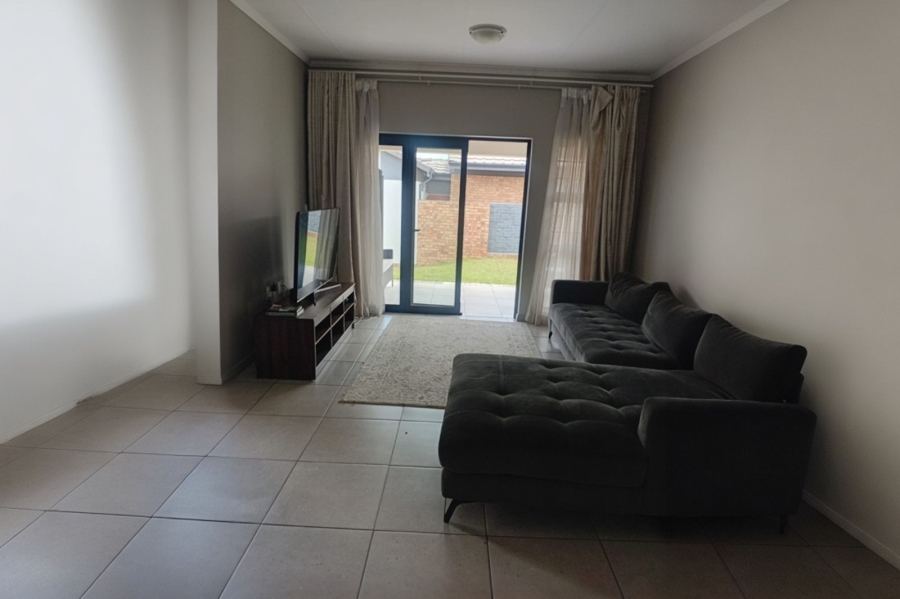 To Let 3 Bedroom Property for Rent in Amberfield Gauteng