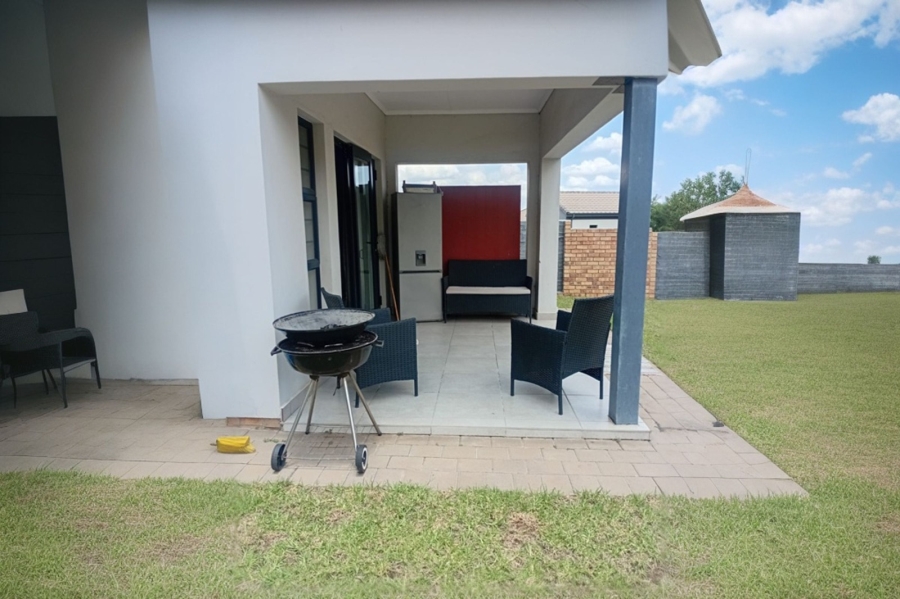 To Let 3 Bedroom Property for Rent in Amberfield Gauteng