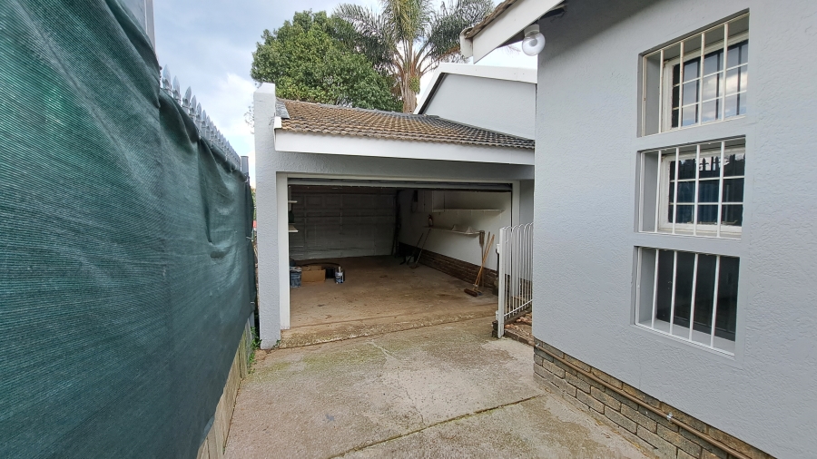 To Let 1 Bedroom Property for Rent in Helderkruin Gauteng