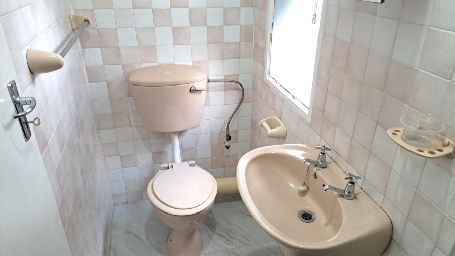 To Let 1 Bedroom Property for Rent in Helderkruin Gauteng