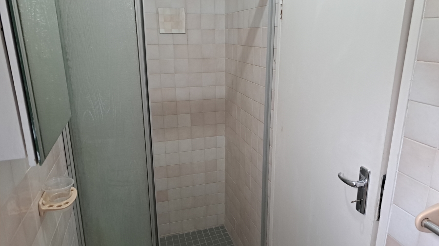 To Let 1 Bedroom Property for Rent in Helderkruin Gauteng