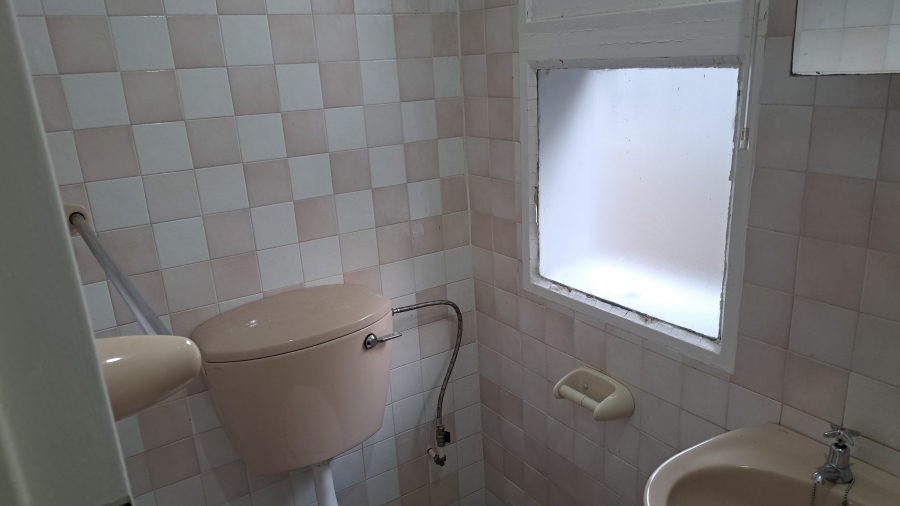 To Let 1 Bedroom Property for Rent in Helderkruin Gauteng