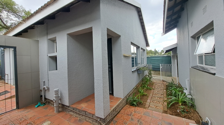 To Let 1 Bedroom Property for Rent in Helderkruin Gauteng