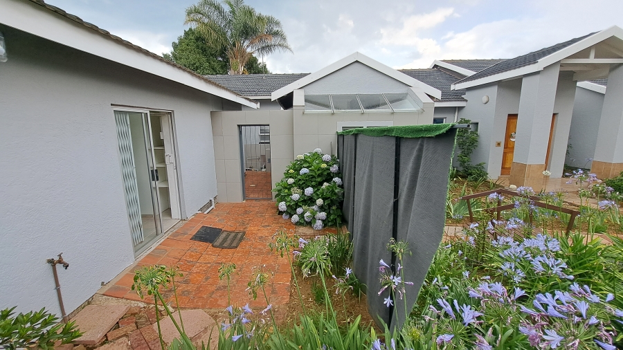 To Let 1 Bedroom Property for Rent in Helderkruin Gauteng