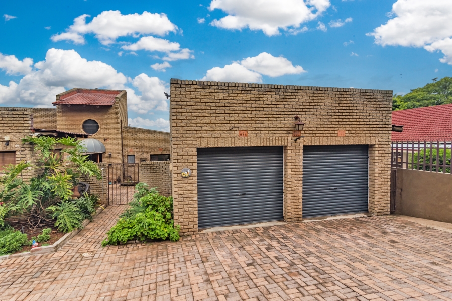 4 Bedroom Property for Sale in Rant En Dal Gauteng