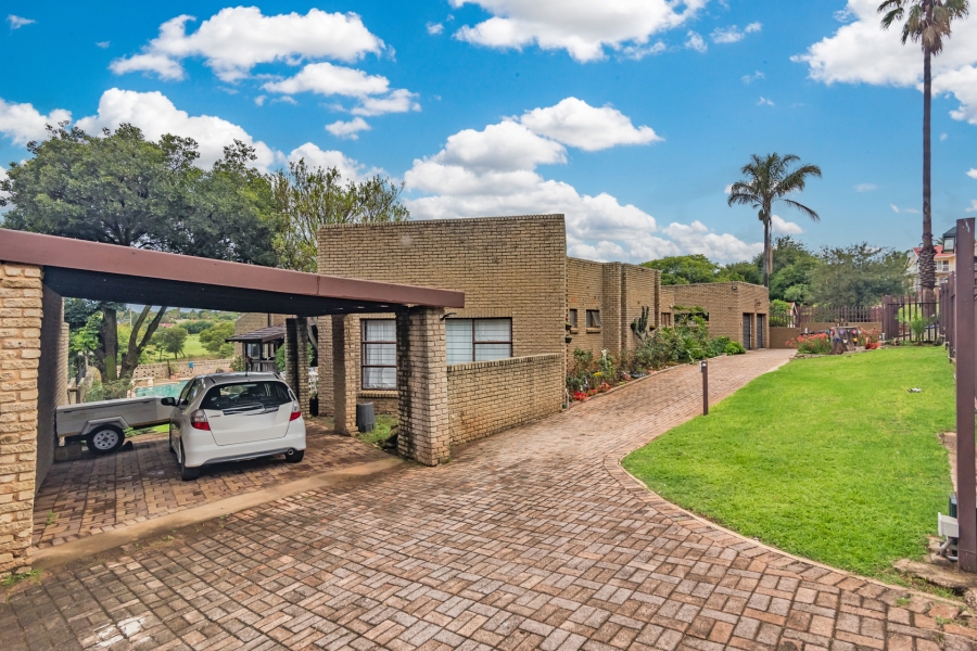 4 Bedroom Property for Sale in Rant En Dal Gauteng