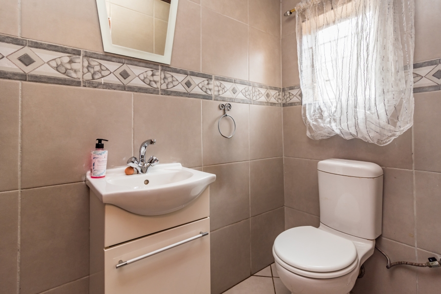 4 Bedroom Property for Sale in Rant En Dal Gauteng