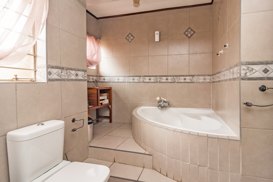 4 Bedroom Property for Sale in Rant En Dal Gauteng