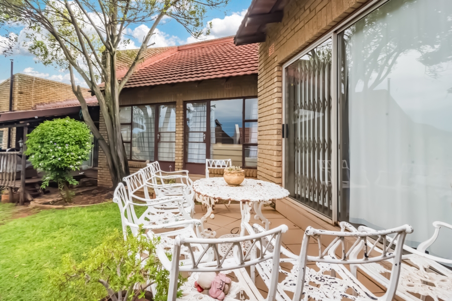 4 Bedroom Property for Sale in Rant En Dal Gauteng