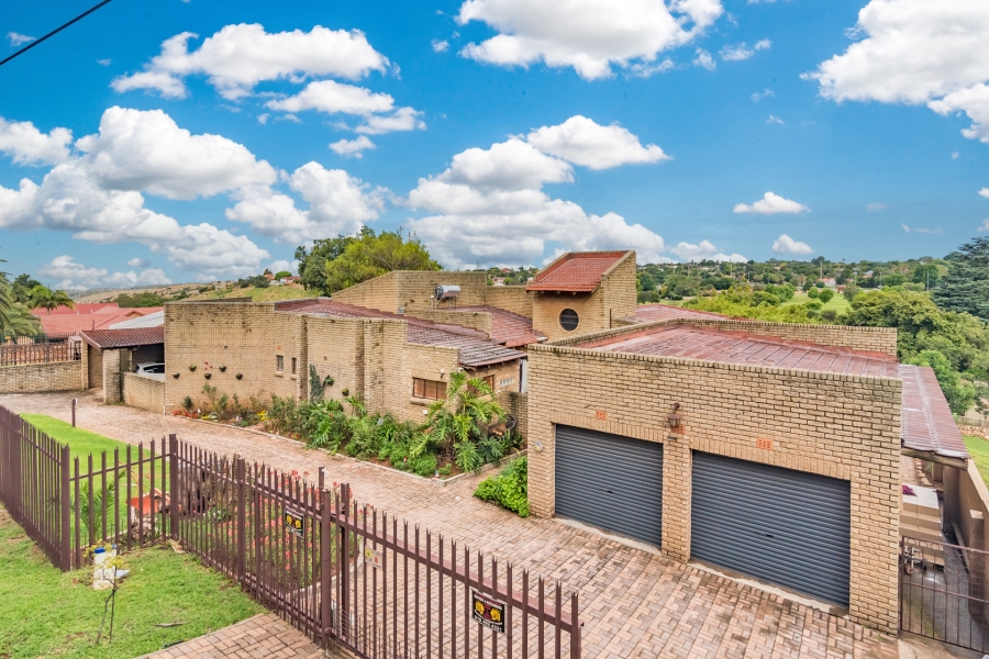 4 Bedroom Property for Sale in Rant En Dal Gauteng