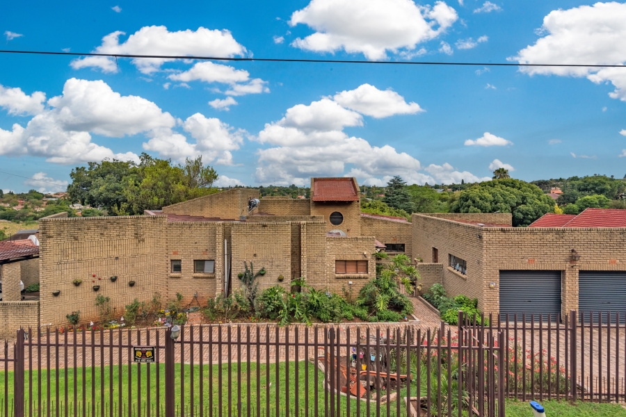 4 Bedroom Property for Sale in Rant En Dal Gauteng
