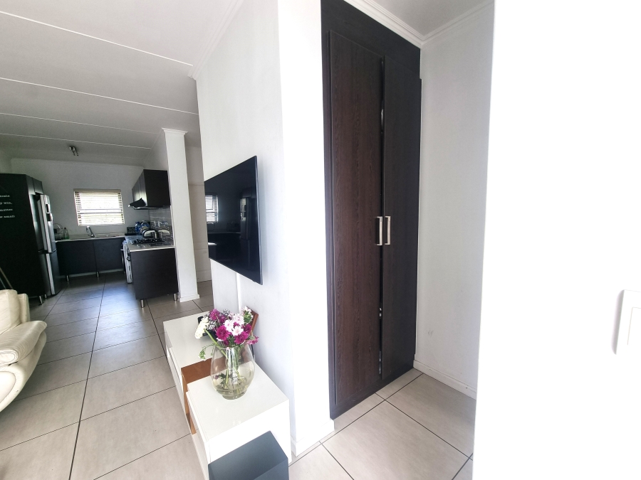 To Let 3 Bedroom Property for Rent in Greenstone Hill Gauteng