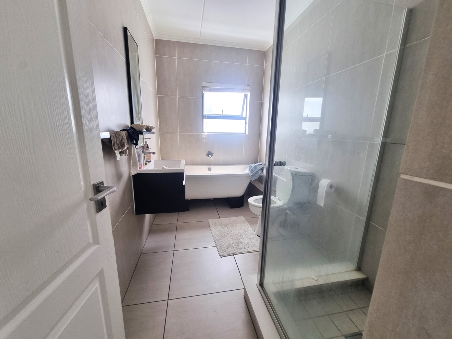 To Let 3 Bedroom Property for Rent in Greenstone Hill Gauteng