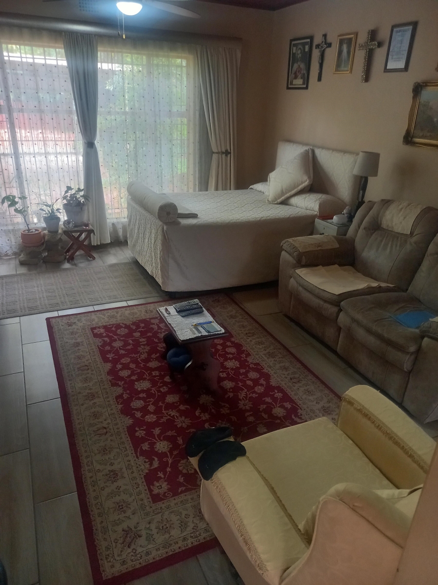3 Bedroom Property for Sale in Dorandia Gauteng