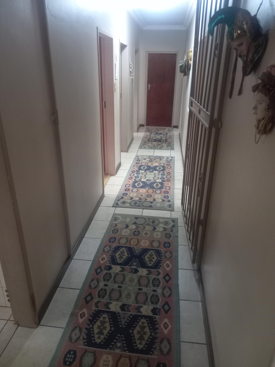 3 Bedroom Property for Sale in Dorandia Gauteng