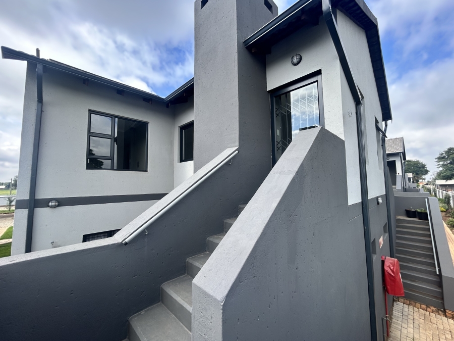 To Let 2 Bedroom Property for Rent in Norton Home Estate AH Gauteng