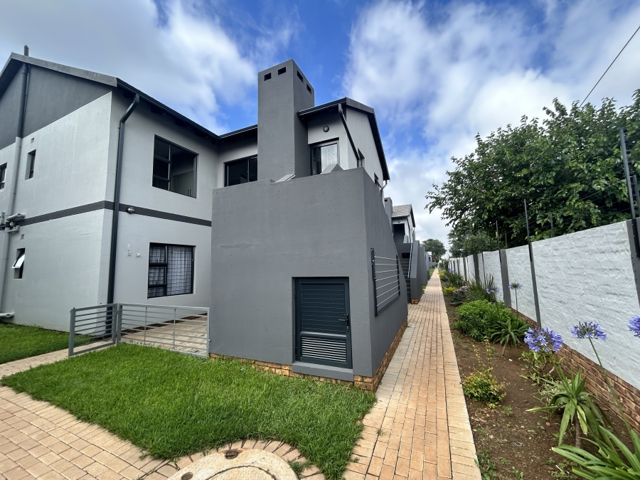 To Let 2 Bedroom Property for Rent in Norton Home Estate AH Gauteng