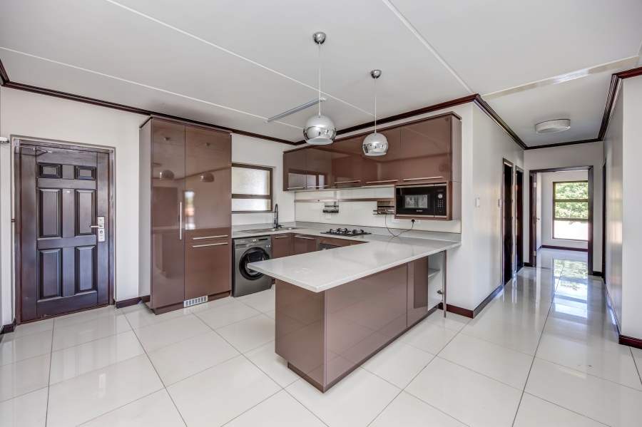 To Let 2 Bedroom Property for Rent in Broadacres Gauteng