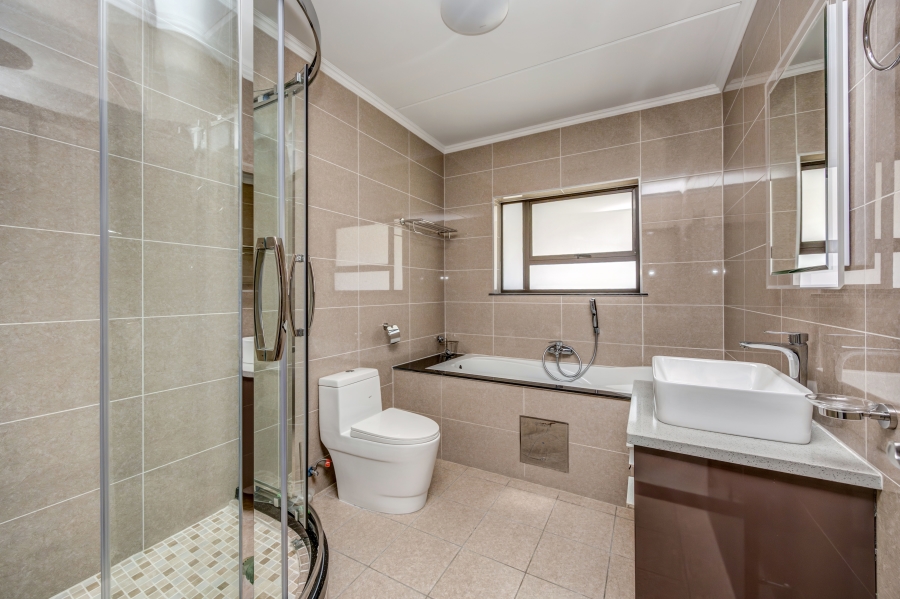 To Let 2 Bedroom Property for Rent in Broadacres Gauteng