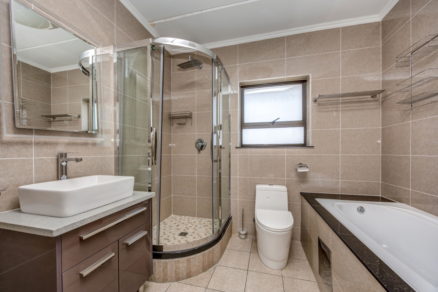 To Let 2 Bedroom Property for Rent in Broadacres Gauteng