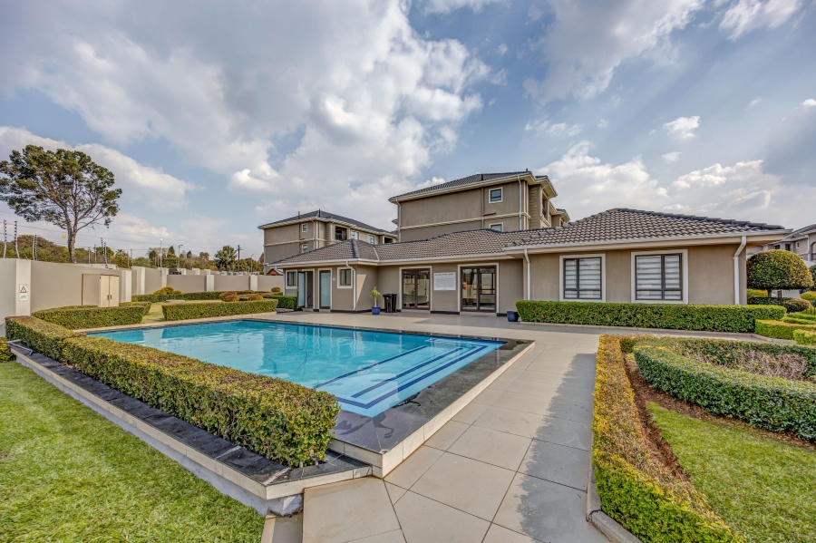 To Let 2 Bedroom Property for Rent in Broadacres Gauteng