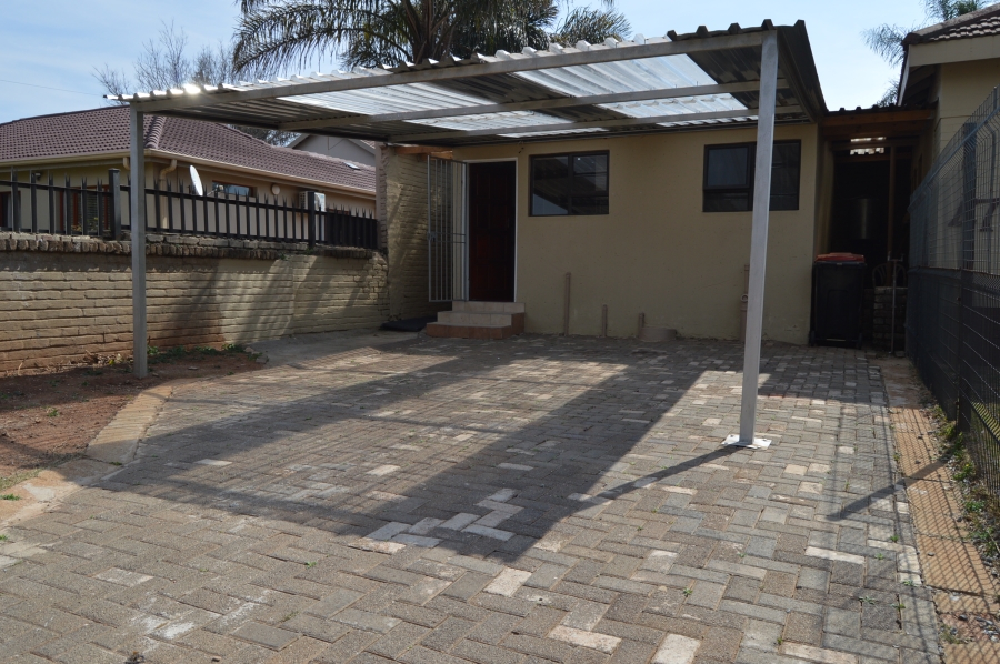To Let 1 Bedroom Property for Rent in Horison Gauteng