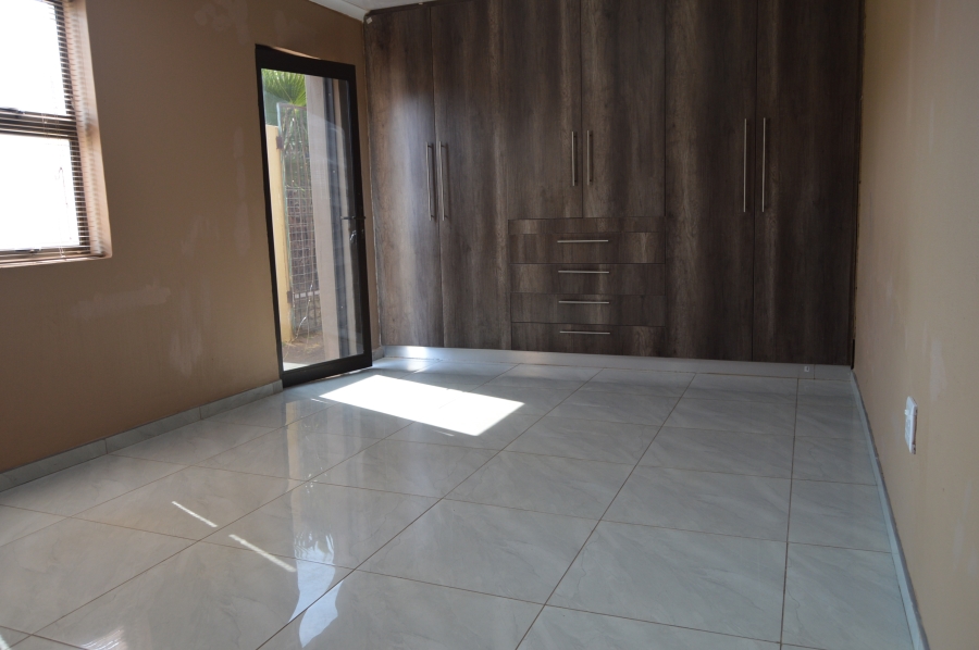 To Let 1 Bedroom Property for Rent in Horison Gauteng