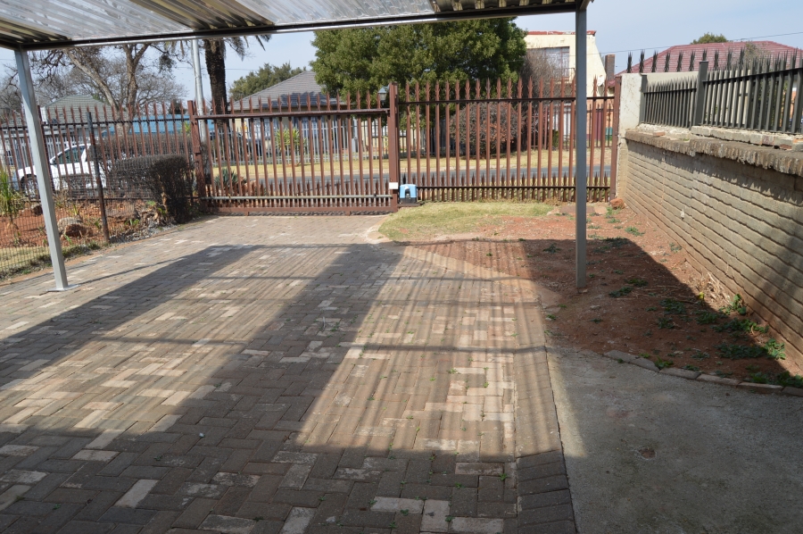 To Let 1 Bedroom Property for Rent in Horison Gauteng