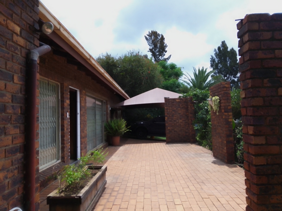 To Let 3 Bedroom Property for Rent in Glen Austin Gauteng