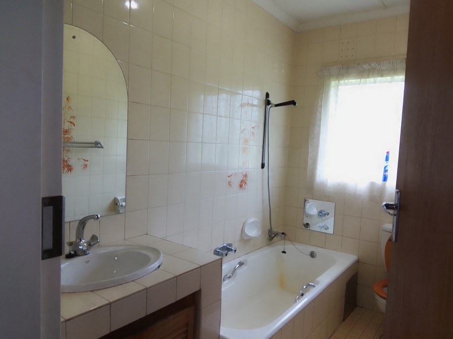 To Let 3 Bedroom Property for Rent in Glen Austin Gauteng