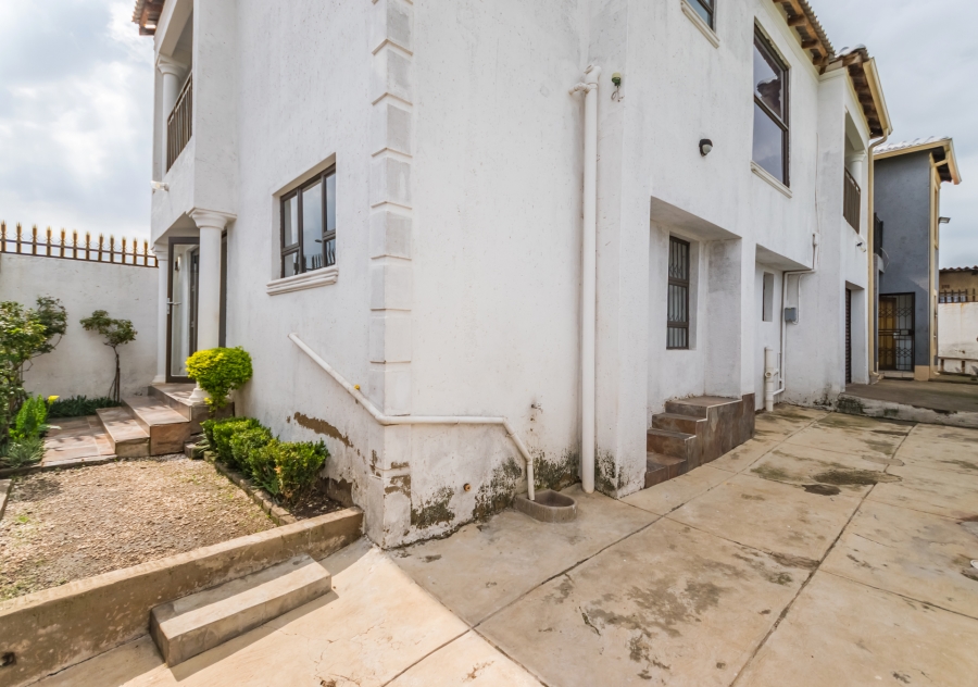 4 Bedroom Property for Sale in Naledi Gauteng