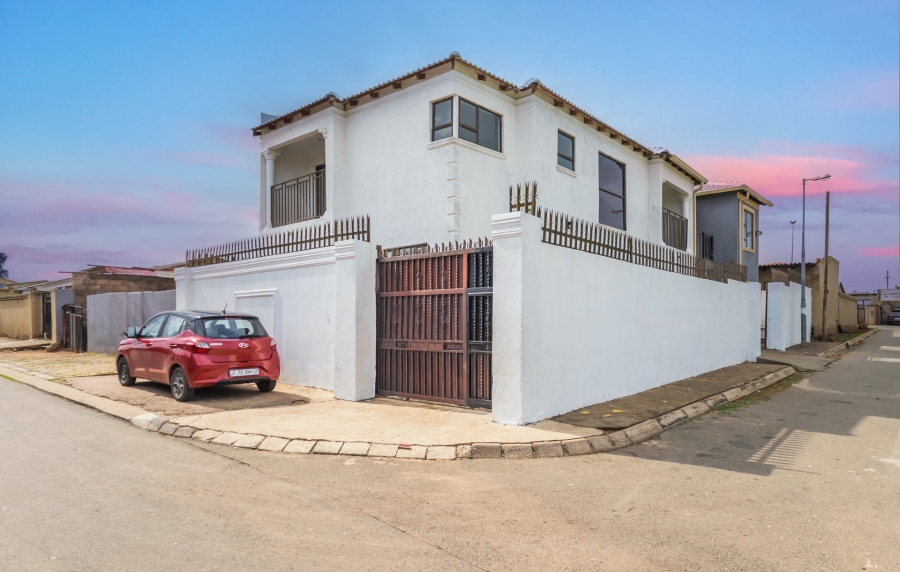 4 Bedroom Property for Sale in Naledi Gauteng