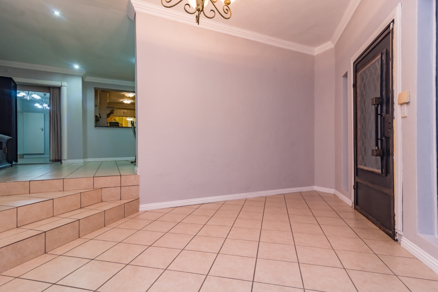 6 Bedroom Property for Sale in Noordheuwel Gauteng