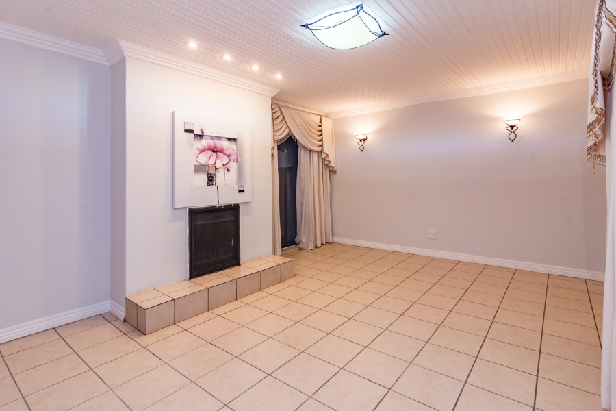 6 Bedroom Property for Sale in Noordheuwel Gauteng